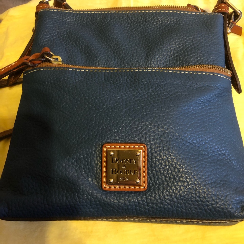 Dooney and Bourke crossbody pebble leather bag